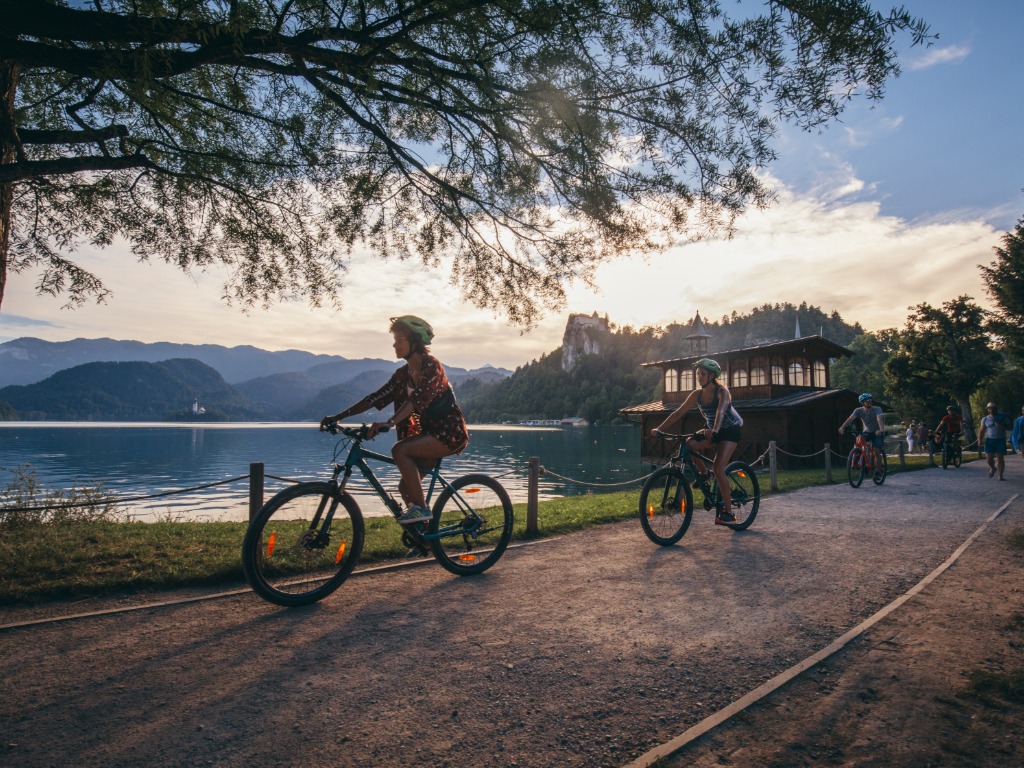 Intrepid Travel launches travel advisor booking incentive