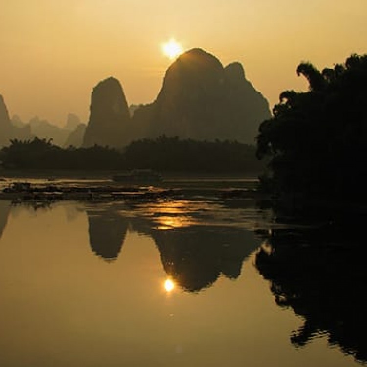 Chase | China - H3253 Karst peaks on Li River in Xingping