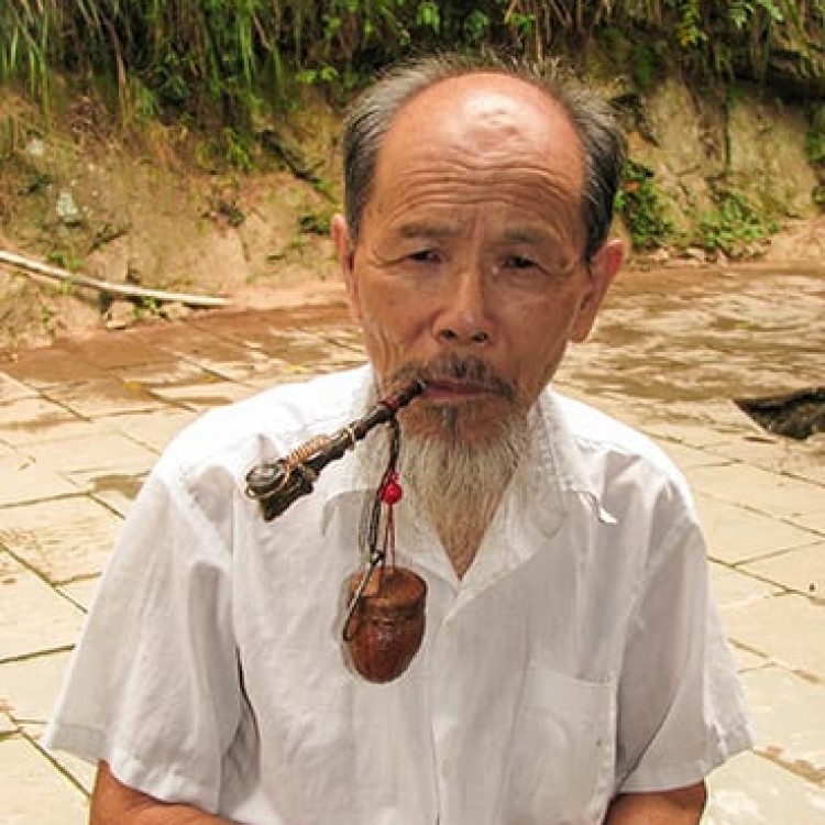 Chase | China - H3688 Dong man smoking